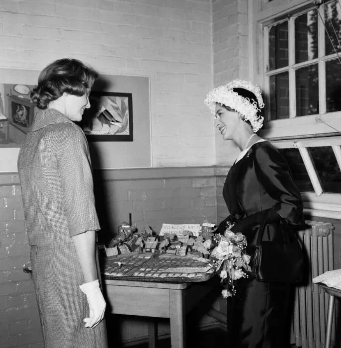 Framed Print : Princess Margaret visits the Princess Margaret Rose School, Windsor. 22nd July 1960 Framed Print : Princess Margaret visits the Princess Margaret Rose School, Windsor. 22nd July 1960