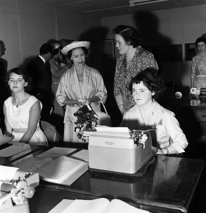 Framed Print : Princess Margaret visits the Royal Normal College for the Blind at Rowton Castle Framed Print : Princess Margaret visits the Royal Normal College for the Blind at Rowton Castle