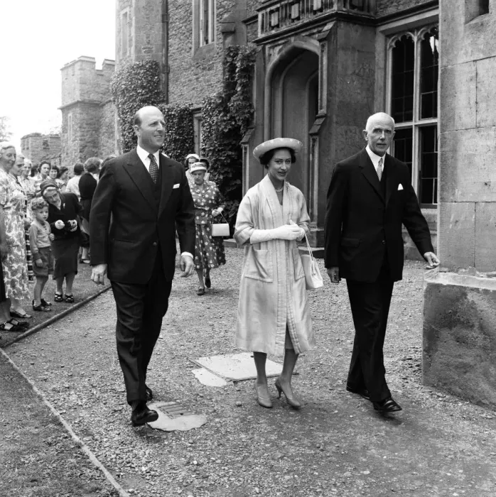 Framed Print : Princess Margaret visits the Royal Normal College for the Blind at Rowton Castle Framed Print : Princess Margaret visits the Royal Normal College for the Blind at Rowton Castle