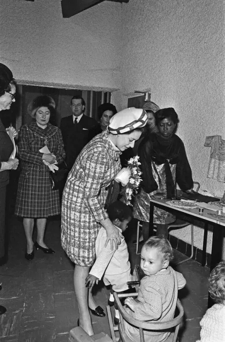 Framed Print : Princess Margaret visits the Sparkbrook Association Family Centre Framed Print : Princess Margaret visits the Sparkbrook Association Family Centre