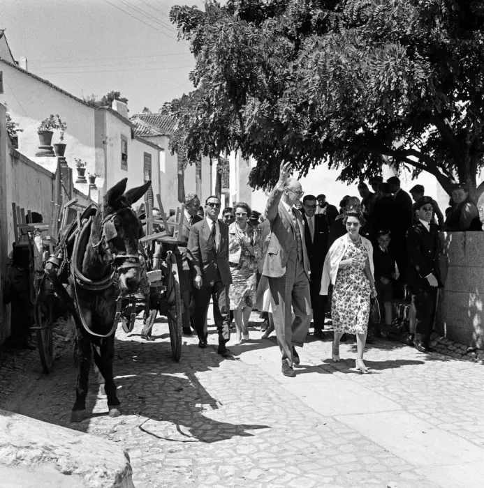 Framed Print : Princess Margaret visits the walled town of Obidos, Portugal Framed Print : Princess Margaret visits the walled town of Obidos, Portugal