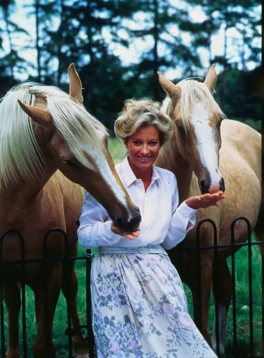Framed Print : Princess Michael of Kent October 1986 leaning on railings feeding horses Framed Print : Princess Michael of Kent October 1986 leaning on railings feeding horses