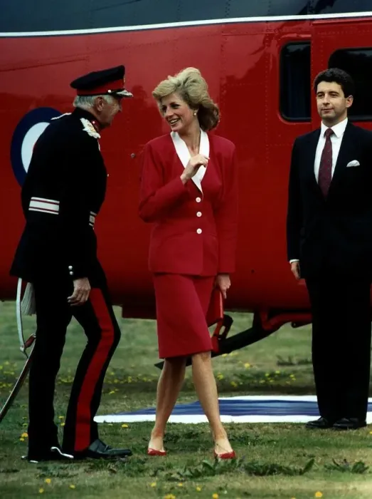 Framed Print : Princess of Wales arriving in Bristol by helicopter to visit Ham Green Hospital