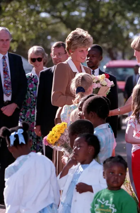 Framed Print : PRINCESS OF WALES GREETING PEOPLE DURING A VISIT TO RED CROSS CHARITY PROJECT IN ZIMBABWE