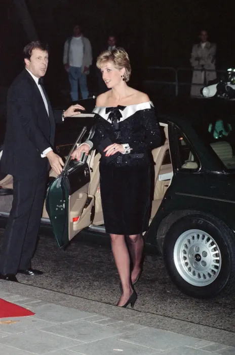 Framed Print : The Princess of Wales, Princess Diana, is guest of honour at a special performance of Framed Print : The Princess of Wales, Princess Diana, is guest of honour at a special performance of