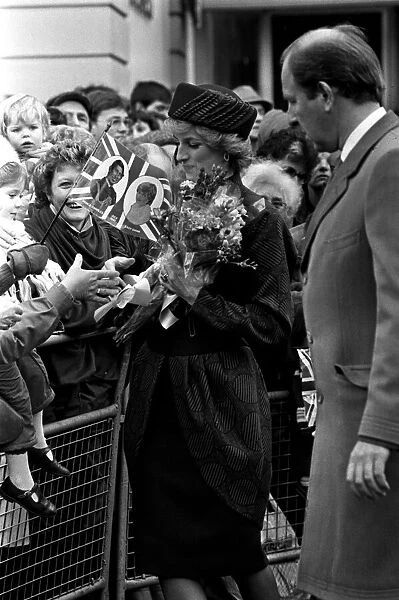 THE PRINCESS OF WALES RECEIVING CARDS AND FLOWERS IN CARLISLE - 1993