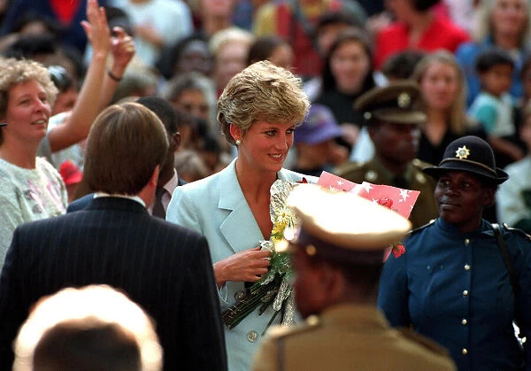 PRINCESS OF WALES VISITS RED CROSS CHARITY PROJECTS IN ZIMBABWE - JULY 1993