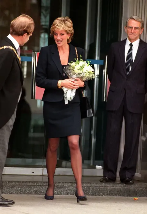 Framed Print : Princess of Wales visits a special unit at Kings College Hospital London set up to help