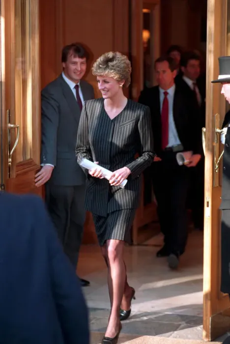 Framed Print : THE PRINCESS OF WALES WEARING A BLACK PINSTRIPE SKIRT SUIT 1993 Framed Print : THE PRINCESS OF WALES WEARING A BLACK PINSTRIPE SKIRT SUIT 1993