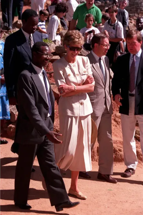 Framed Print : PRINCESS OF WALES WEARING SUNGLASSES AND SMILING DURING A VISIT TO RED CROSS CHARITY Framed Print : PRINCESS OF WALES WEARING SUNGLASSES AND SMILING DURING A VISIT TO RED CROSS CHARITY