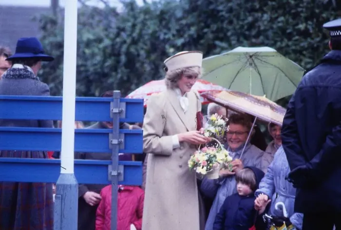 Framed Print : Princesss Diana Princess of Wales, wearing a cream hat and coat holding flowers Framed Print : Princesss Diana Princess of Wales, wearing a cream hat and coat holding flowers