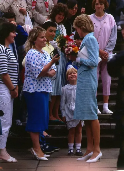 Framed Print : Princesss Diana, Princess of Wales talking to little girl Claire Greoger Framed Print : Princesss Diana, Princess of Wales talking to little girl Claire Greoger