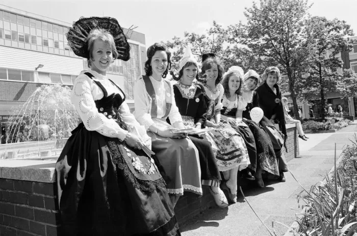 Framed Print : Pro Europe Women wearing traditional costumes ahead of referendum, pictured in Solihull Framed Print : Pro Europe Women wearing traditional costumes ahead of referendum, pictured in Solihull