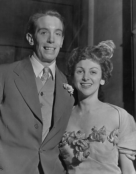 Producer kenneth Tynan and American actress Elaine Dundy after their wedding at St