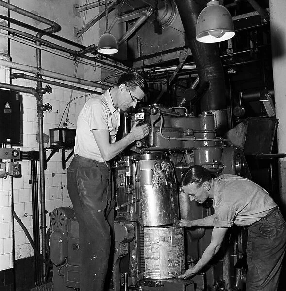Production of the Daily Mirror newspaper, Geraldine House, Fetter Lane, London