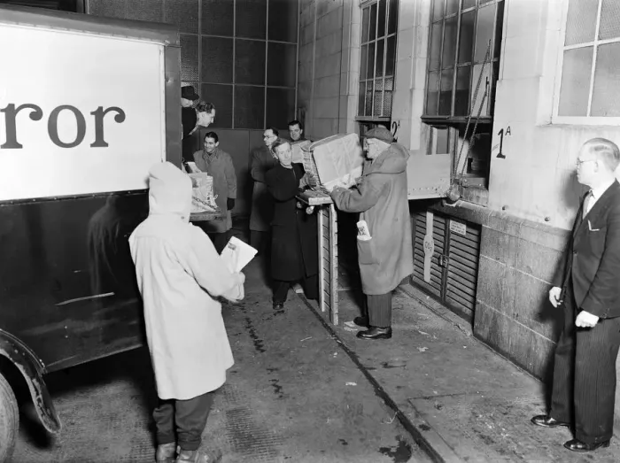 Framed Print : Production of the Daily Mirror newspaper, Geraldine House, Fetter Lane, London Framed Print : Production of the Daily Mirror newspaper, Geraldine House, Fetter Lane, London