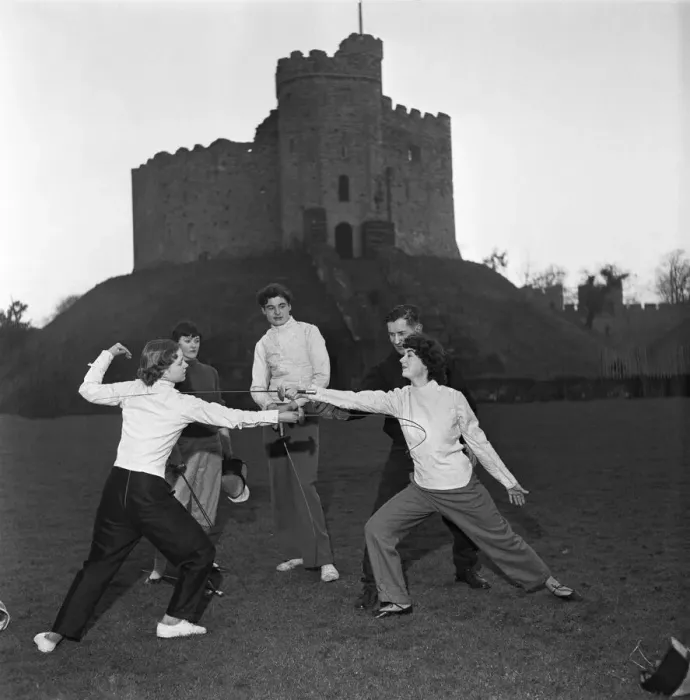 Framed Print : Professor Glynne Reynolds gives fencing lessons to students of the Cardiff College of