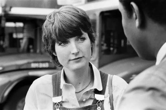 Framed Print : Prospective Labour member of Parliament Harriet Harman canvassing in Peckham Framed Print : Prospective Labour member of Parliament Harriet Harman canvassing in Peckham