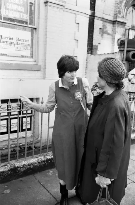 Framed Print : Prospective Labour member of Parliament Harriet Harman tours Peckham where she is Framed Print : Prospective Labour member of Parliament Harriet Harman tours Peckham where she is