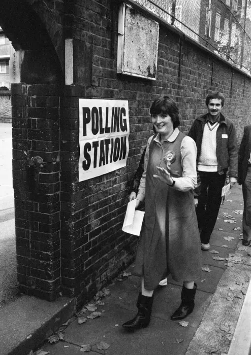 Framed Print : Prospective Labour member of Parliament Harriet Harman tours Peckham where she is Framed Print : Prospective Labour member of Parliament Harriet Harman tours Peckham where she is