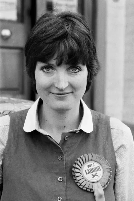 Framed Print : Prospective Labour member of Parliament Harriet Harman tours Peckham where she is