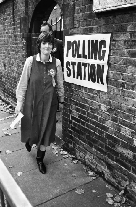 Framed Print : Prospective Labour member of Parliament Harriet Harman tours Peckham where she is
