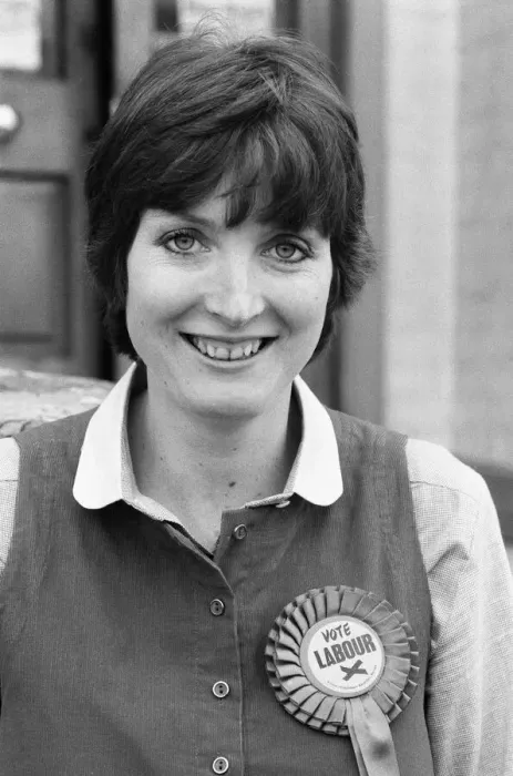 Framed Print : Prospective Labour member of Parliament Harriet Harman tours Peckham where she is
