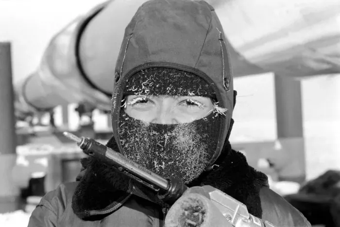 Framed Print : Prudhoe Bay Alaska. Workmen working on the pipeline (insulatingit) at Prudhoe Bay Framed Print : Prudhoe Bay Alaska. Workmen working on the pipeline (insulatingit) at Prudhoe Bay