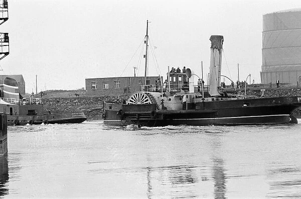 PS John H Amos, paddlewheel tugboat, built in Scotland in 1931, pictured going down river