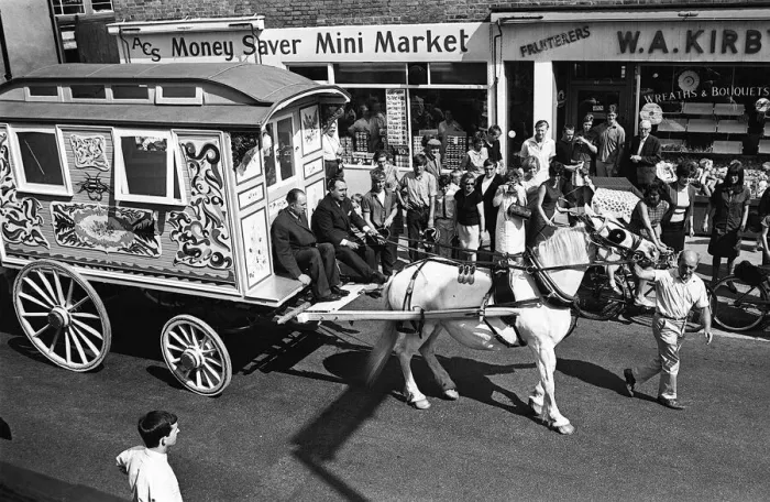Framed Print : Psychodelic gipsy caravan owned by John Lennon, leaves Chertsey for his home in St Framed Print : Psychodelic gipsy caravan owned by John Lennon, leaves Chertsey for his home in St