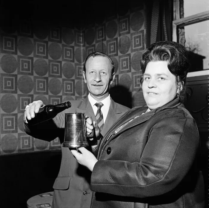 Framed Print : Pub landlord presents a tankard to a widow, Teesside. 1974 Framed Print : Pub landlord presents a tankard to a widow, Teesside. 1974