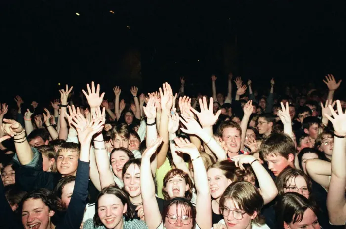 Framed Print : Pulp play the Clickimin Centre, Shetland, 13th August 1996. Fans and Supporters