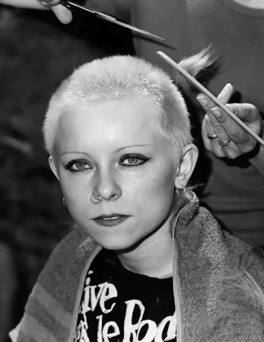 Framed Print : Punk girl Julie Brandon having her hair cut by her mother at their home in Thame