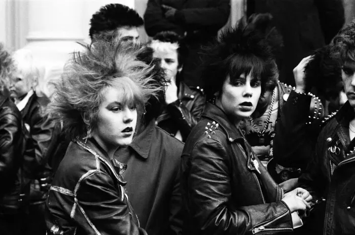 Framed Print : Punk rockers march in London. 3rd February 1980 Framed Print : Punk rockers march in London. 3rd February 1980