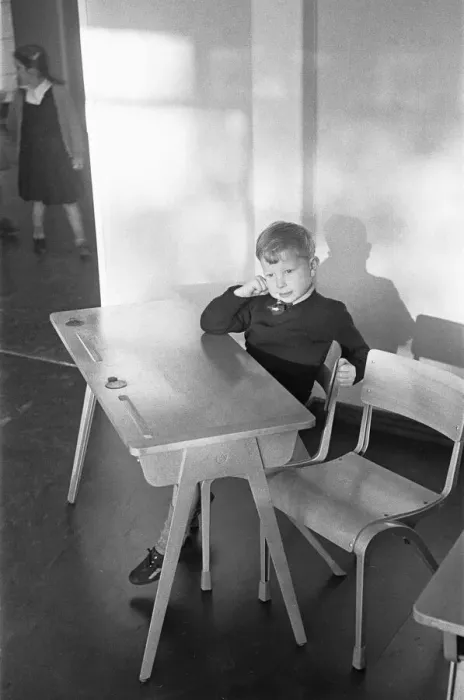 Framed Print : A pupil in isolation at the South Mead School, Southfield, Wimbledon. 14th January 1954 Framed Print : A pupil in isolation at the South Mead School, Southfield, Wimbledon. 14th January 1954