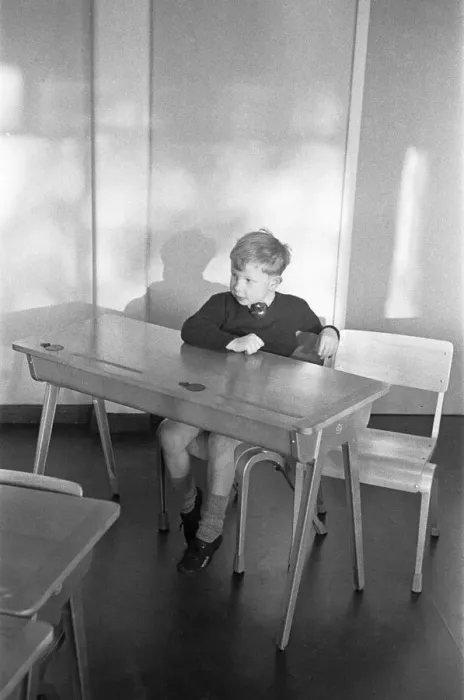 Framed Print : A pupil in isolation at the South Mead School, Southfield, Wimbledon. 14th January 1954 Framed Print : A pupil in isolation at the South Mead School, Southfield, Wimbledon. 14th January 1954
