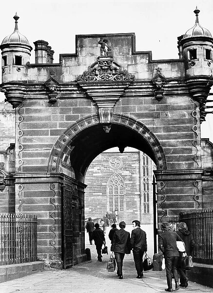 Pupils arrive at George Harriet fee paying school. 1972