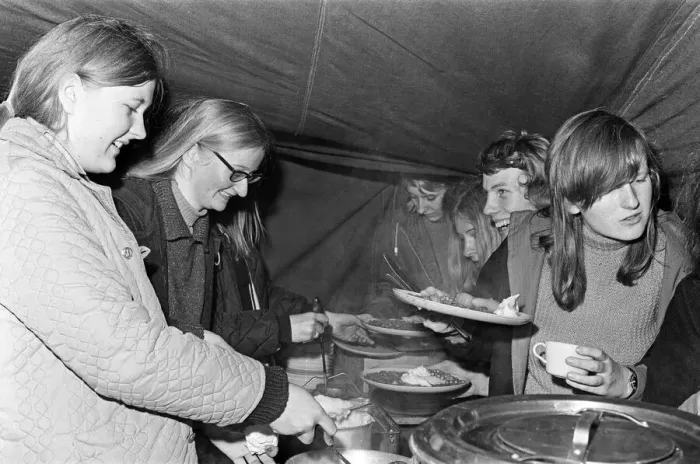 Framed Print : Pupils from the Blue Coat Church of England School, Coventry, on an outdoor expedition Framed Print : Pupils from the Blue Coat Church of England School, Coventry, on an outdoor expedition