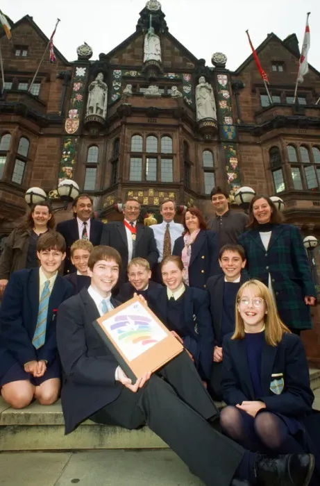 Framed Print : Pupils from Coventry Blue Coat Church of England School sign a peace treaty with pupils Framed Print : Pupils from Coventry Blue Coat Church of England School sign a peace treaty with pupils