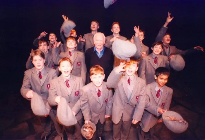Framed Print : Pupils from across the Tyne and Wear region join actor Tony Britton for the showing of Framed Print : Pupils from across the Tyne and Wear region join actor Tony Britton for the showing of