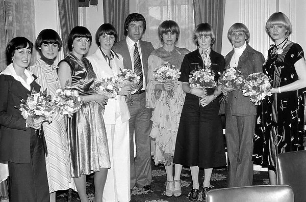 Purdy competition winners with actress Joanna Lumley. 24  /  07  /  1977