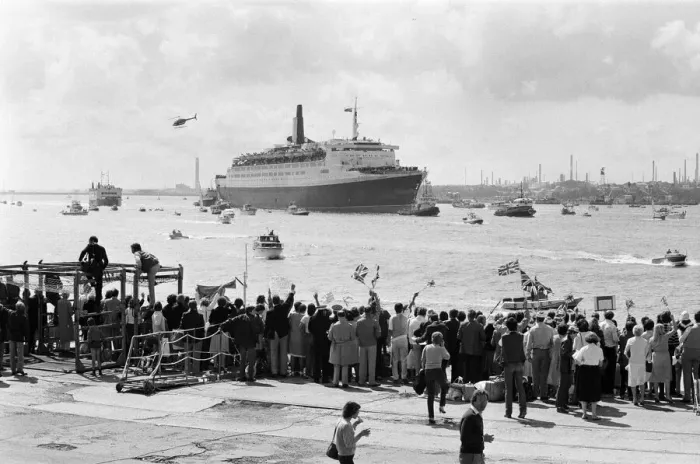 Framed Print : QE2 returns home to Southampton. Union Jacks are festooned on cars, draped on shoulders Framed Print : QE2 returns home to Southampton. Union Jacks are festooned on cars, draped on shoulders
