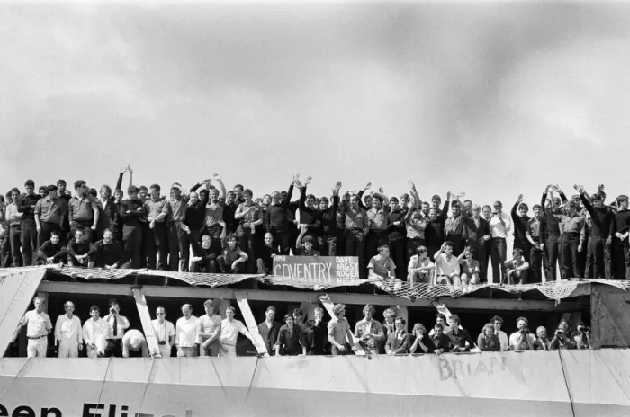 Framed Print : QE2 returns home to Southampton. Union Jacks are festooned on cars, draped on shoulders Framed Print : QE2 returns home to Southampton. Union Jacks are festooned on cars, draped on shoulders