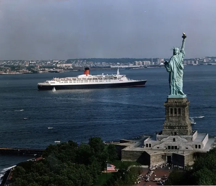 Framed Print : The QE2 Ship leaves New York Harbour past the Statue of Liberty April 1992