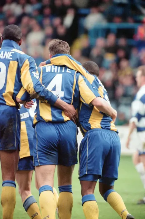 Framed Print : QPR 0-4 Leeds United, premier league match action, Loftus Road, Monday 4th April 1994 Framed Print : QPR 0-4 Leeds United, premier league match action, Loftus Road, Monday 4th April 1994