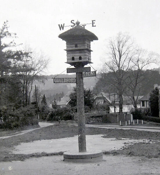 A quaint signpost at Wooten in Surrey 1923 Alf 77
