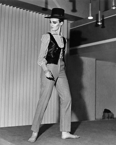 Quant Fashion Show. September 1962 P025215