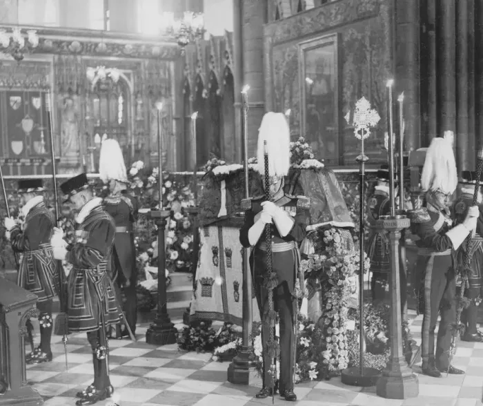Framed Print : Queen Alexandra lying in state at Westminster Abbey November 1925 Framed Print : Queen Alexandra lying in state at Westminster Abbey November 1925