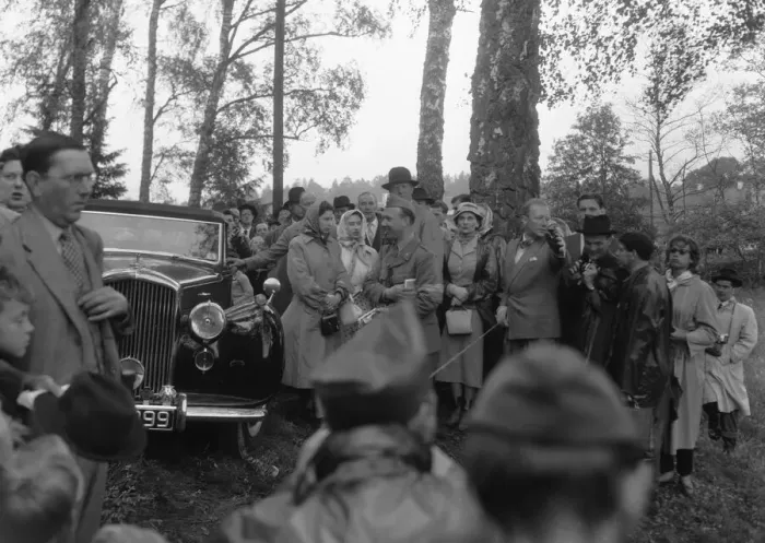 Framed Print : The Queen (centre) seen here with Princess Margaret and members of the Swedish Royal