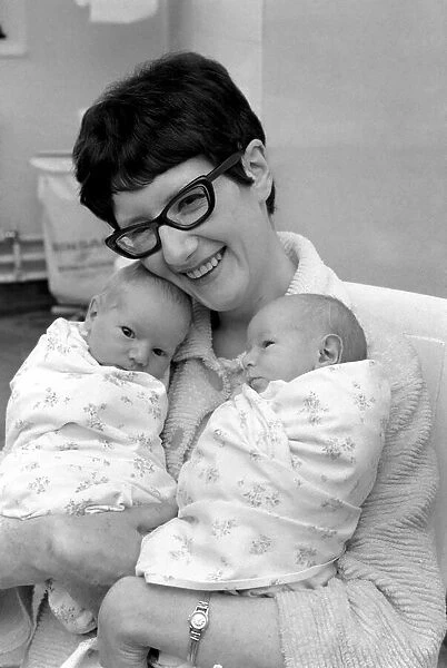 Queen Charlottes Maternity Hospital, Mrs. Davies and her twins